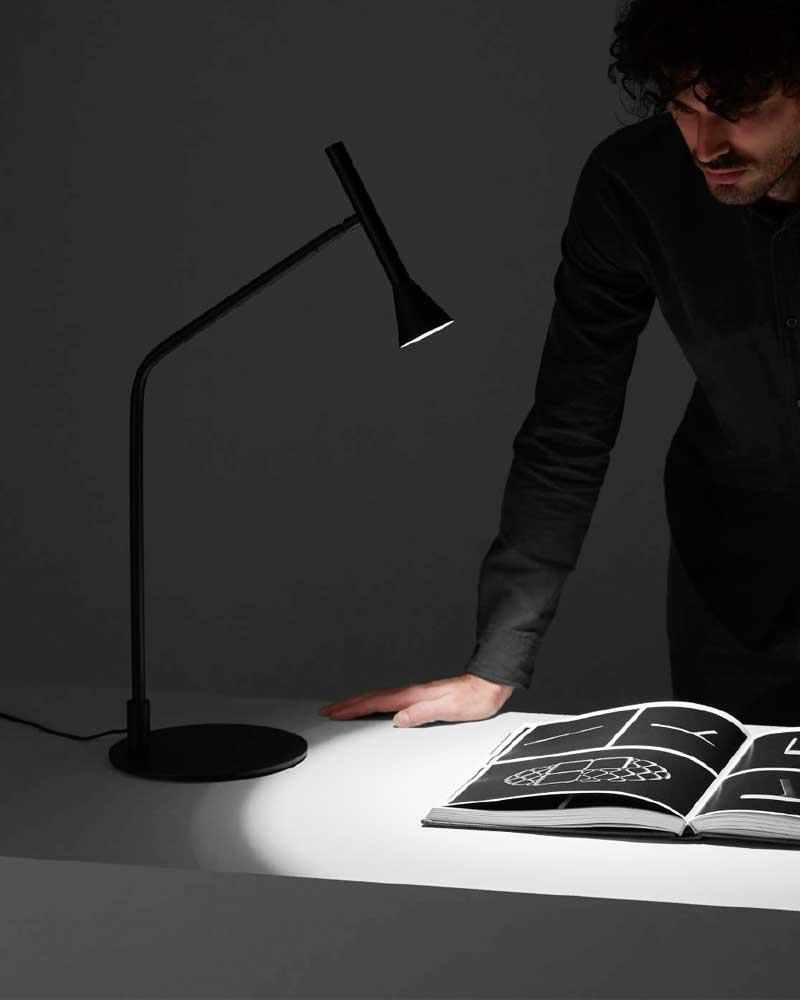 Lámpara de mesa LYB